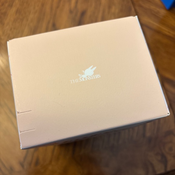 POP MART LABUBU - Have a Seat (QUQU) - Picture 7 of 8